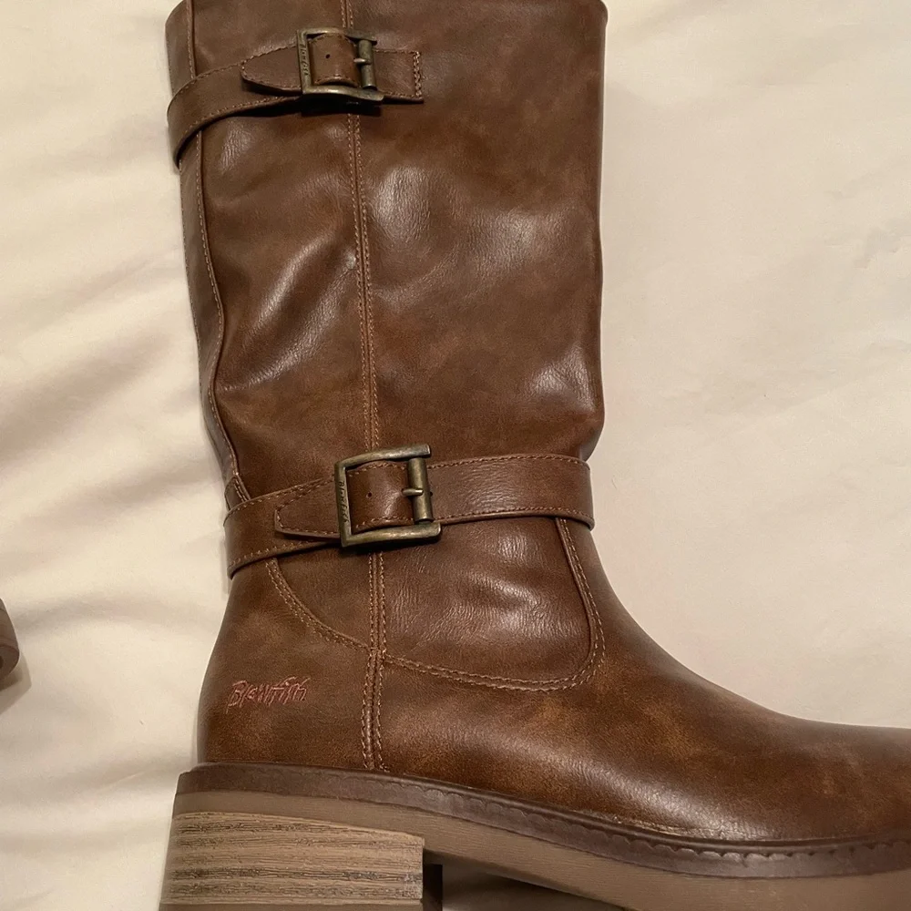 Stylish Brown Women's Winter Boots - Picture 2 of 4